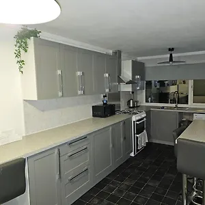 Immaculate 3bedroom House In Holiday home